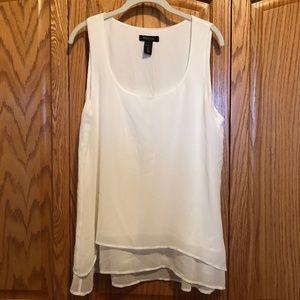 WHITE HOUSE BLACK MARKET FLOWY CREAM TOP SZ L